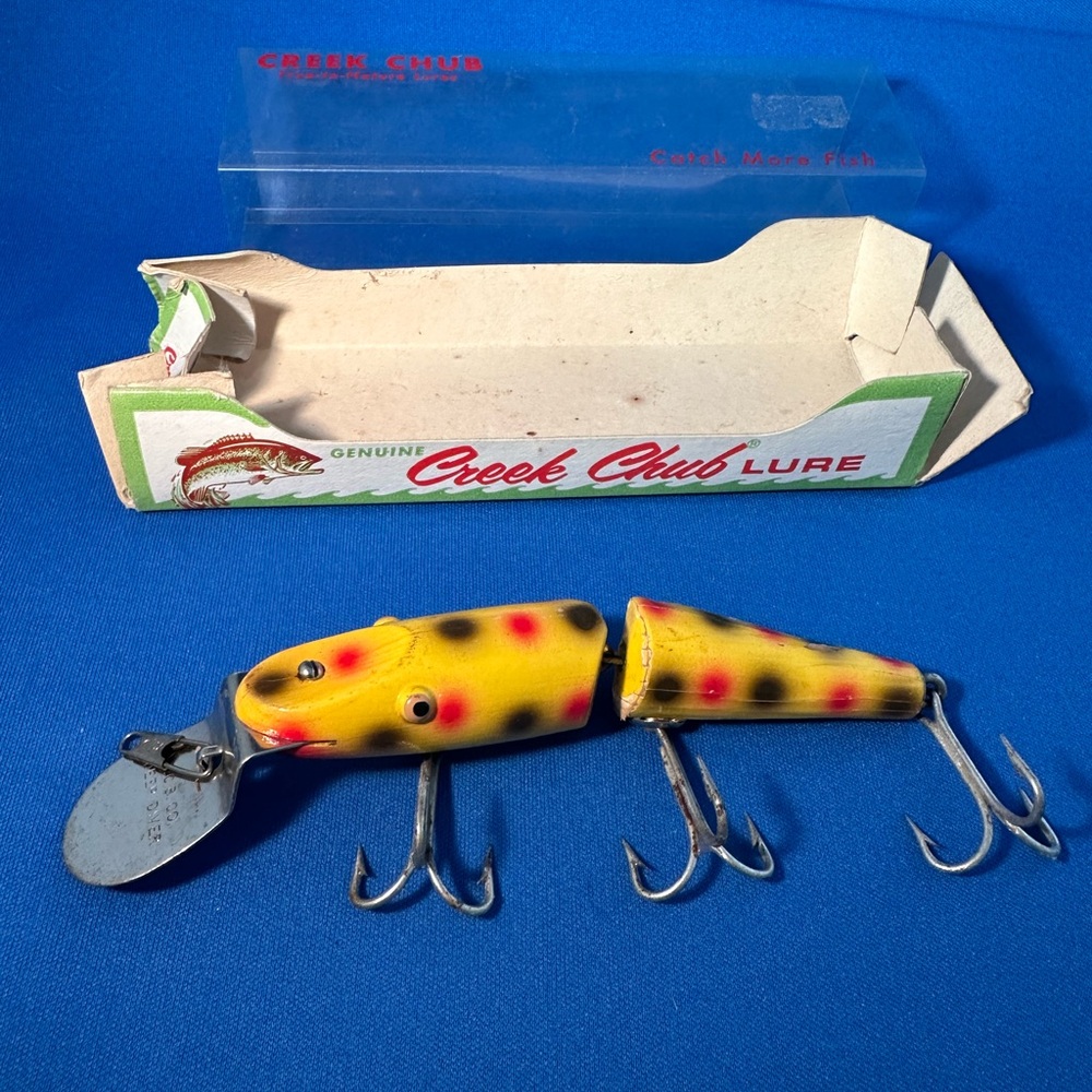 Creek Chub Pikie Jointed Wood Lure Yellow w Red & Black Spots & 2634 Box